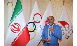 اولین اهدایی مدال نقره المپیک بارسلون به موزه ملی ورزش توسط عسکری محمدیان