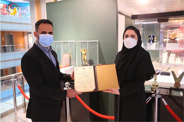 اهدایی رضا لک قهرمان پرورش اندام به موزه ملی ورزش، المپیک، پارالمپیک