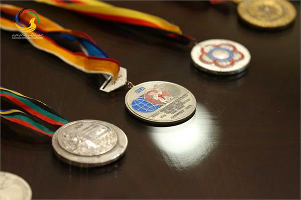 اولین اهدایی مدال نقره المپیک بارسلون به موزه ملی ورزش توسط عسکری محمدیان