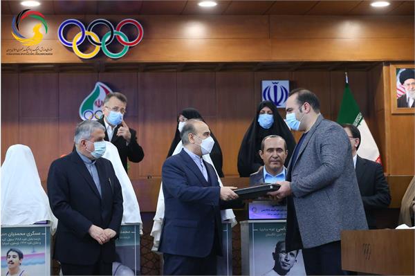 رونمایی از 5 تندیس قهرمانان ورزش کشور 9 دی 1399