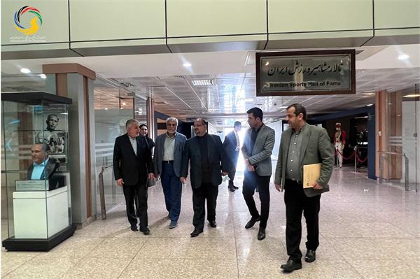 بازدید محمد شریعتمداری وزیر سابق تعاون، کار و رفاه اجتماعی از موزه ملی ورزش، المپیک، پارالمپیک
