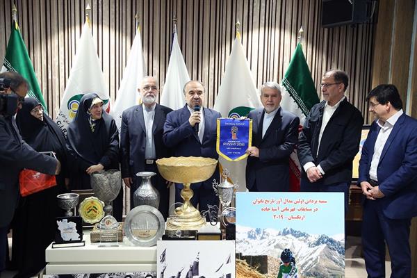 مراسم اهدا مدال و کاپ افتخارآفرینان ورزش کشور به موزه المپیک و پارالمپیک پارت دوم