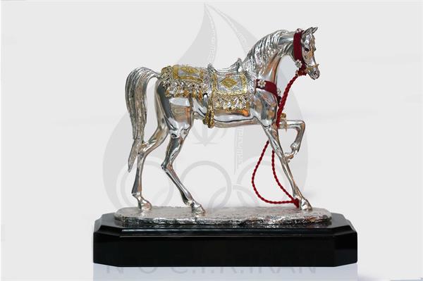 تندیس اسب اهدایی شیخ احمد صالح