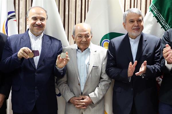 مراسم اهدا مدال و کاپ افتخارآفرینان ورزش کشور به موزه المپیک و پارالمپیک پارت دوم