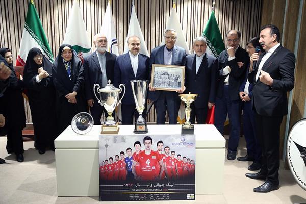 مراسم اهدا مدال و کاپ افتخارآفرینان ورزش کشور به موزه المپیک و پارالمپیک پارت دوم