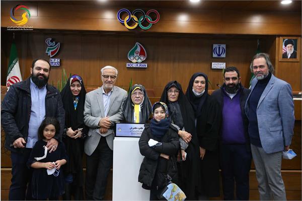 مراسم رونمایی از سردیس چهره ماندگار ورزش ایران سرکار خانم طاهره طاهریان