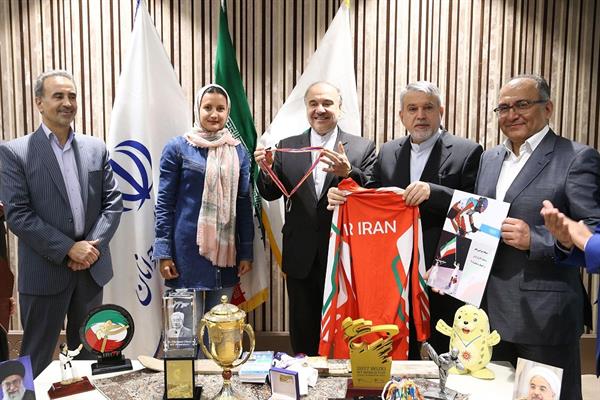 مراسم اهدا مدال و کاپ افتخارآفرینان ورزش کشور به موزه المپیک و پارالمپیک پارت اول