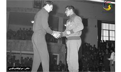 غلامرضا تختی و حریفش الکساندر مدوید در مسابقه دوستانه ایران و شوروی به میزبانی تهران