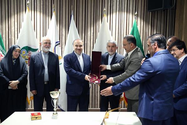 مراسم اهدا مدال و کاپ افتخارآفرینان ورزش کشور به موزه المپیک و پارالمپیک پارت دوم