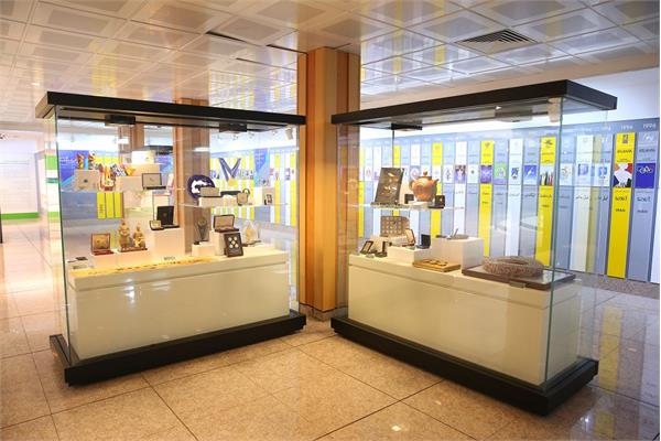 تندیس و الواح