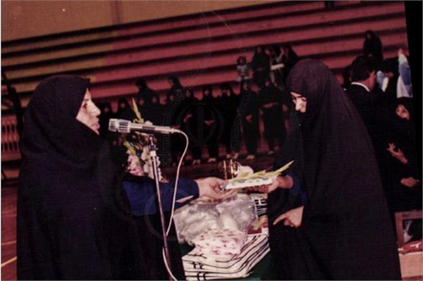 صغری نژاد نایبی _ عکس