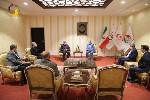 اولین اهدایی مدال نقره المپیک بارسلون به موزه ملی ورزش توسط عسکری محمدیان