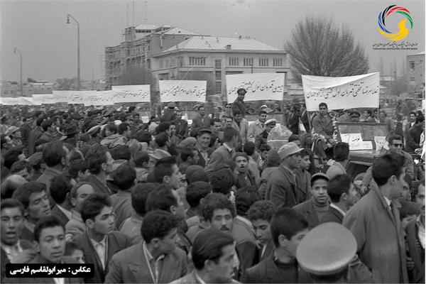 استقبال مردم پس از بازگشت قهرمانان ایران از المپیک ۱۹۵۶ ملبورن