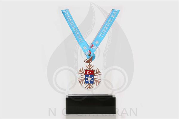 نشان برنز مسابقات بین المللی اسکی 2014 ترکیه