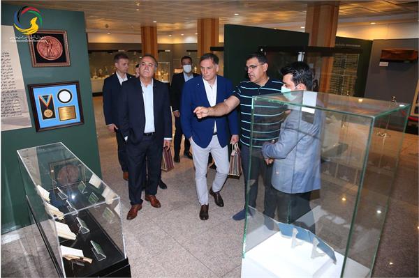 بازدید پیتر باچا عضو مجارستانی هیئت رئیسه اتحادیه جهانی کشتی از موزه ملی ورزش، المپیک، پارالمپیک