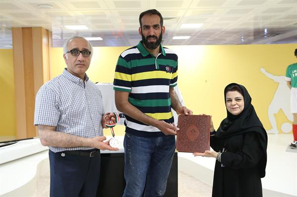 اهدا مدال و لباس حامد حدادی به موزه ورزش،المپیک،پارالمپیک