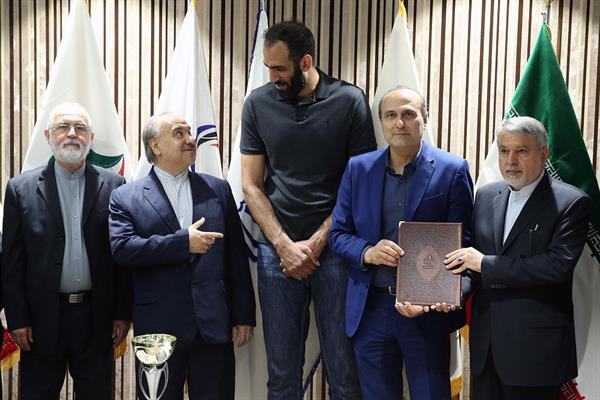 مراسم اهدا مدال و کاپ افتخارآفرینان ورزش کشور به موزه المپیک و پارالمپیک پارت دوم