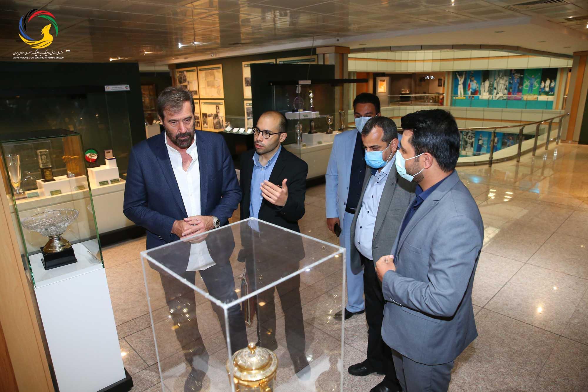 بازدید وسلین وویویچ سرمربی تیم ملی هندبال ایران از موزه ملی ورزش، المپیک، پارالمپیک