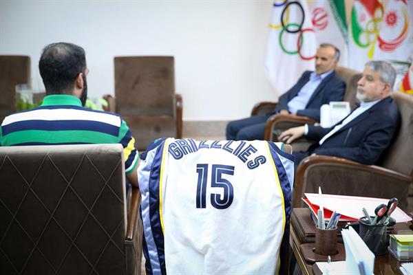 اهدا مدال و لباس حامد حدادی به موزه ورزش،المپیک،پارالمپیک