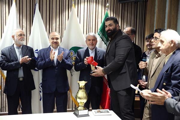 مراسم اهدا مدال و کاپ افتخارآفرینان ورزش کشور به موزه المپیک و پارالمپیک پارت دوم