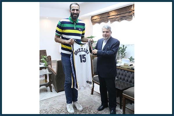 اهدا مدال و لباس حامد حدادی به موزه ورزش،المپیک،پارالمپیک