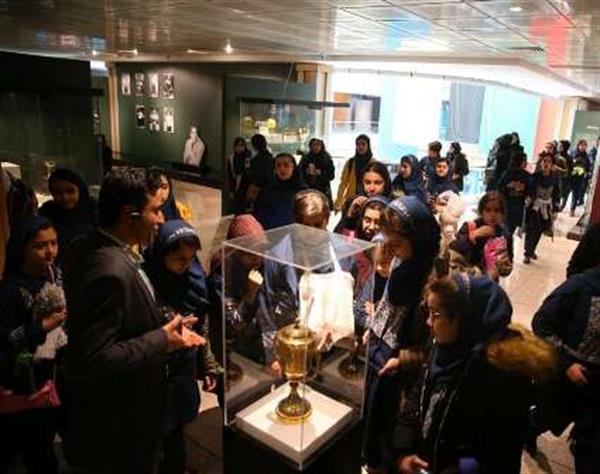 بازدید دانش اموزان مدرسه پیوند از موزه ملی ورزش