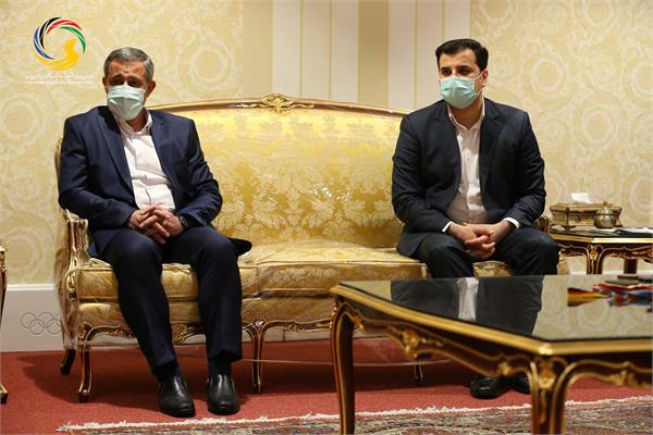 اولین اهدایی مدال نقره المپیک بارسلون به موزه ملی ورزش توسط عسکری محمدیان