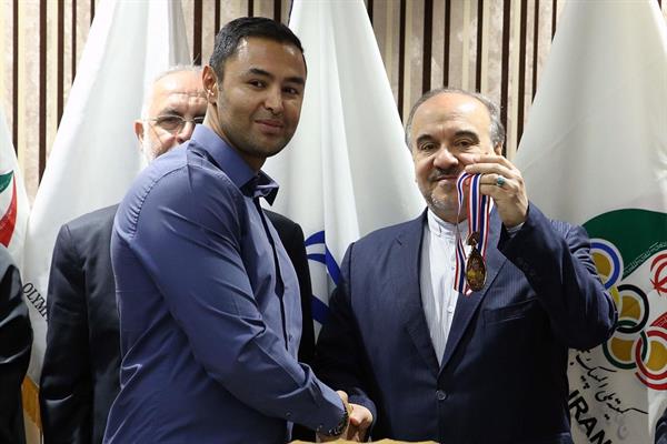 مراسم اهدا مدال و کاپ افتخارآفرینان ورزش کشور به موزه المپیک و پارالمپیک پارت دوم