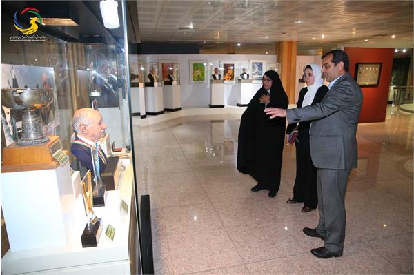بازدید سمیرا اصغری جوانترین عضو کمیته بین المللی المپیک (IOC member) به همراه مهین فرهادی زاد معاون سابق توسعه ورزش بانوان وزارت ورزش و جوانان از موزه ملی ورزش، المپیک، پارالمپیک