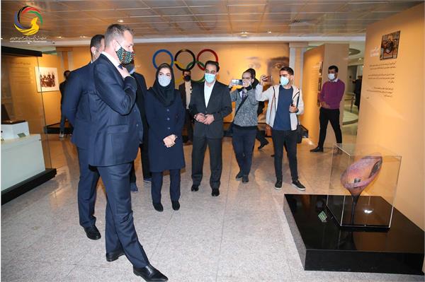 بازدید رئیس کمیته ملی المپیک مجارستان با هیئت همراه از موزه ملی ورزش، المپیک، پارالمپیک