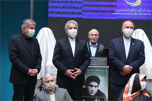 آئین رونمایی از تندیس پنج نفر از  مدال آوران تاریخ المپیک،پارالمپیک و شهدای ورزش کشور