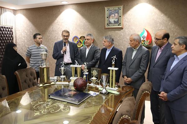 مراسم اهدا مدال و کاپ افتخارآفرینان ورزش کشور به موزه المپیک و پارالمپیک پارت سوم