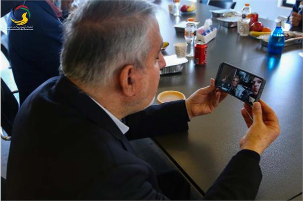 اهدای لباس خانم مینا فتحی برنده مدال برنز بازی های آسیایی ۱۹۶۶ بانکوک