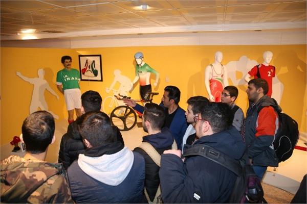 بازدید دانش اموزان دبیرستان فرگام تهران از موزه ملی ورزش