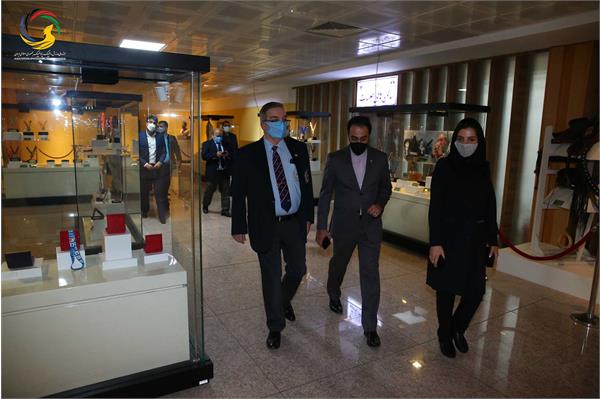 بازدید گاستون پاراژ رئیس فدراسیون جهانی پاورلیفتینگ از موزه ملی ورزش، المپیک، پارالمپیک