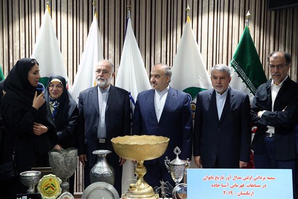 مراسم اهدا مدال و کاپ افتخارآفرینان ورزش کشور به موزه المپیک و پارالمپیک پارت دوم