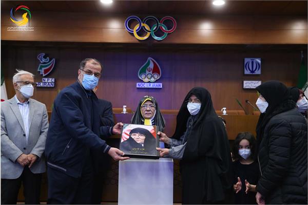 مراسم رونمایی از سردیس چهره ماندگار ورزش ایران سرکار خانم طاهره طاهریان