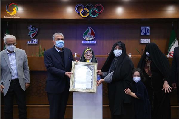 مراسم رونمایی از سردیس چهره ماندگار ورزش ایران سرکار خانم طاهره طاهریان