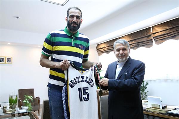 اهدا مدال و لباس حامد حدادی به موزه ورزش،المپیک،پارالمپیک