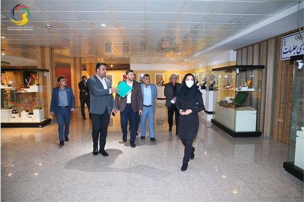 بازدید ایوان تیخن رئیس فدراسیون دو و میدانی بلاروس از موزه ملی ورزش، المپیک، پارالمپیک