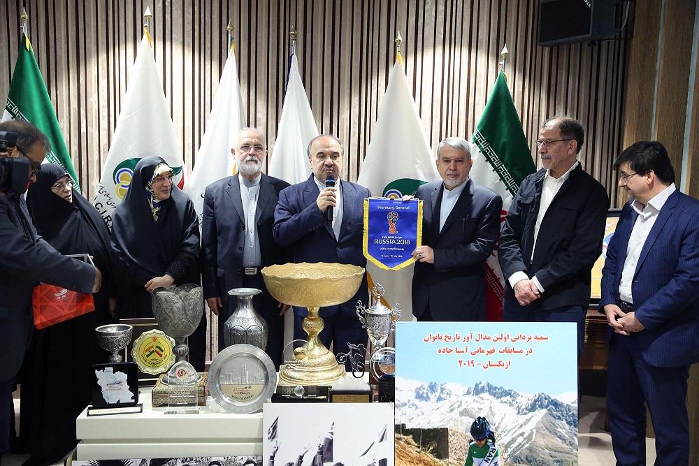 مراسم اهدا مدال و کاپ افتخارآفرینان ورزش کشور به موزه المپیک و پارالمپیک پارت دوم