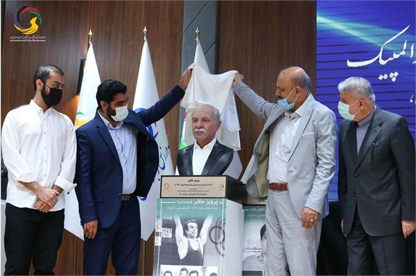 آئین رونمایی از سردیس ده نفر از قهرمانان تاریخ المپیک و پارالمپیک