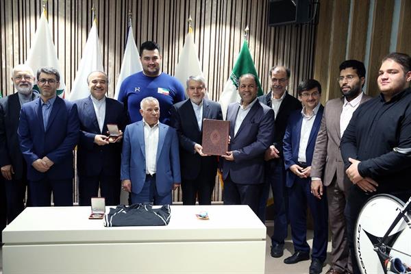 مراسم اهدا مدال و کاپ افتخارآفرینان ورزش کشور به موزه المپیک و پارالمپیک پارت دوم