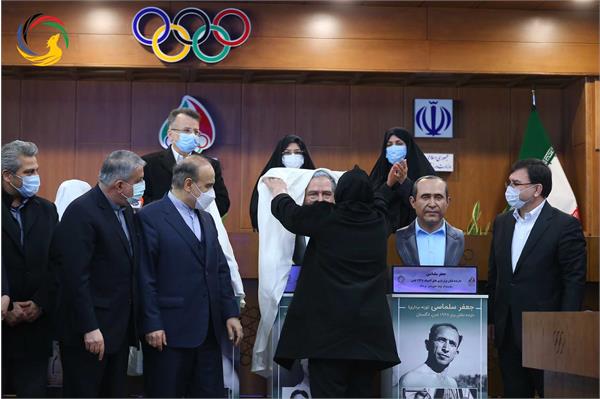 رونمایی از 5 تندیس قهرمانان ورزش کشور 9 دی 1399