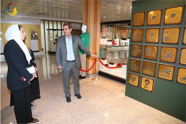 بازدید سمیرا اصغری جوانترین عضو کمیته بین المللی المپیک (IOC member) به همراه مهین فرهادی زاد معاون سابق توسعه ورزش بانوان وزارت ورزش و جوانان از موزه ملی ورزش، المپیک، پارالمپیک