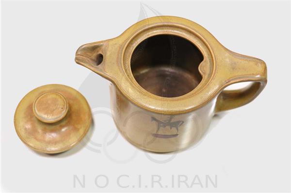 قوری قهوه خوری سرامیک  با آرم انجمن سلطنتی اسب