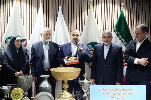 مراسم اهدا مدال و کاپ افتخارآفرینان ورزش کشور به موزه المپیک و پارالمپیک پارت دوم