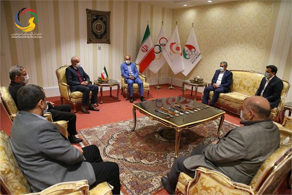 اولین اهدایی مدال نقره المپیک بارسلون به موزه ملی ورزش توسط عسکری محمدیان