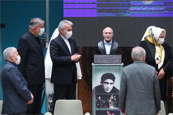 آئین رونمایی از تندیس پنج نفر از  مدال آوران تاریخ المپیک،پارالمپیک و شهدای ورزش کشور