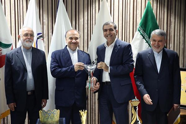 مراسم اهدا مدال و کاپ افتخارآفرینان ورزش کشور به موزه المپیک و پارالمپیک پارت دوم